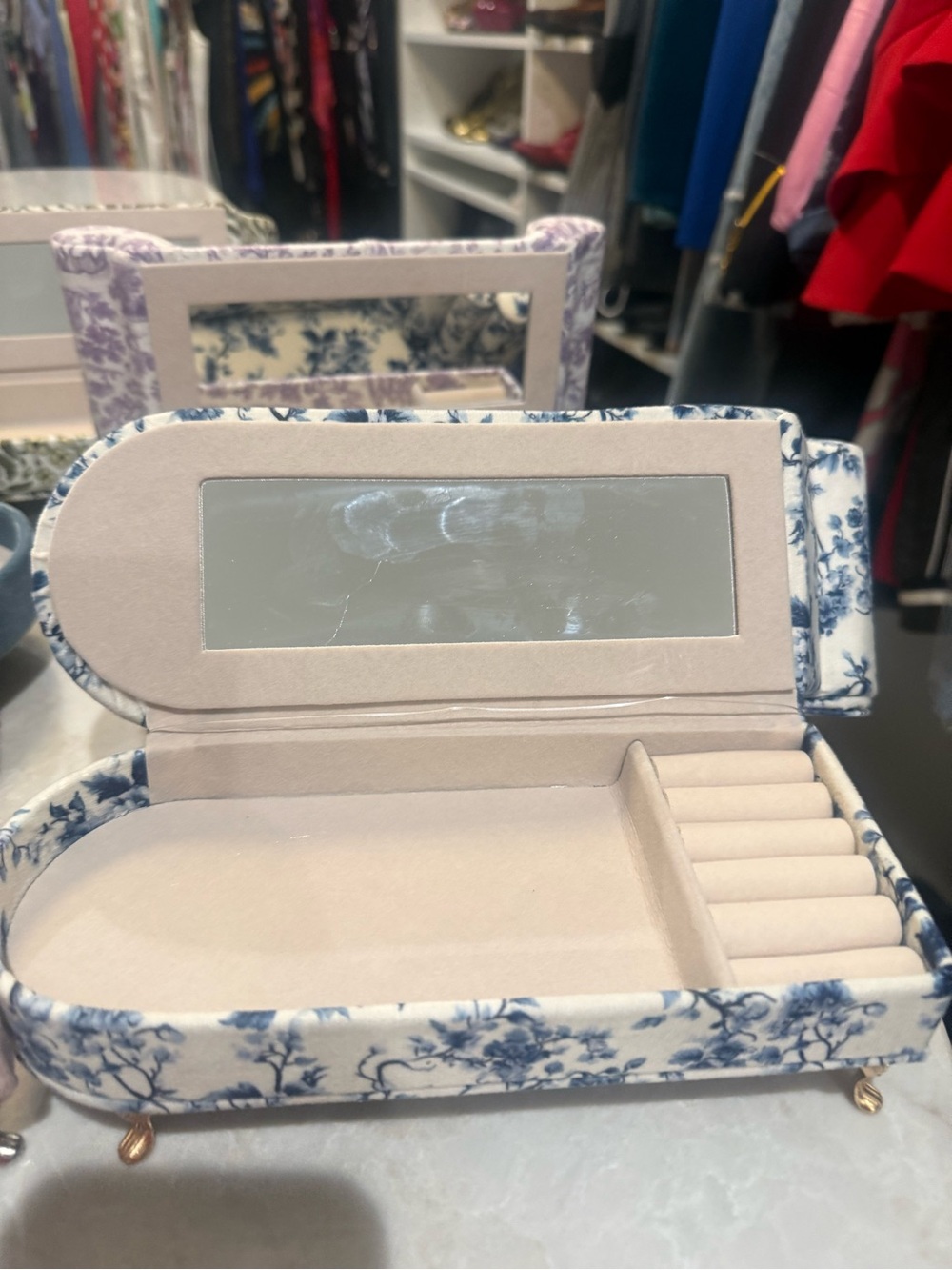 Jewelry box small couches with mirror rings and jewelry holder inside New pick 1 - Picture 8 of 10